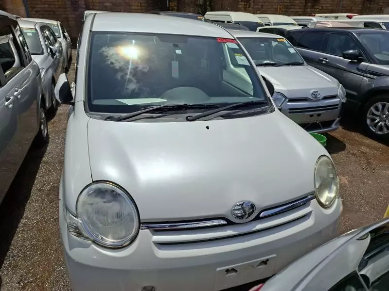 Toyota Sienta   - 2012