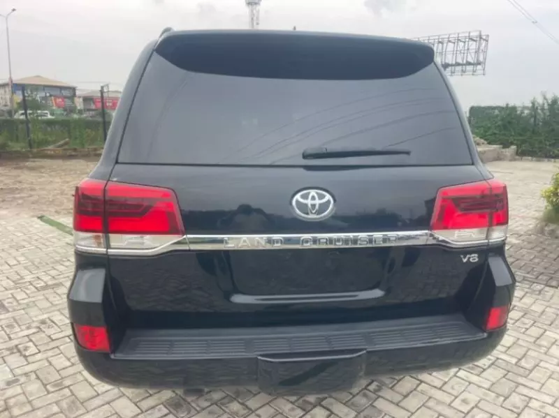 Toyota Land Cruiser   - 2017