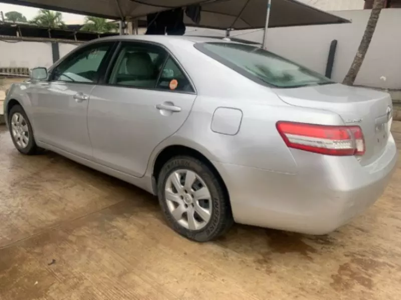 Toyota Camry   - 2011