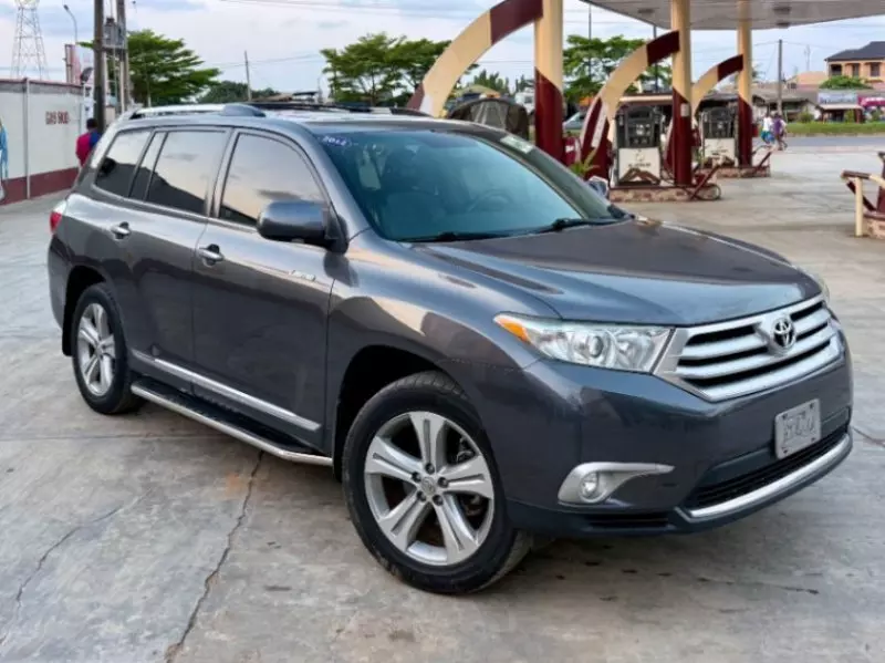 Toyota Highlander   - 2012