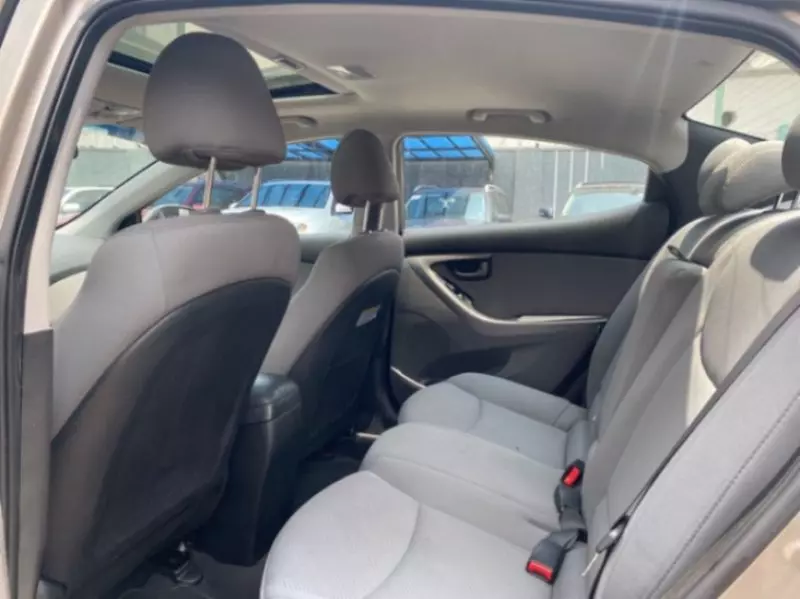Hyundai Elantra   - 2013