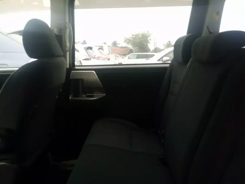 Toyota Noah   - 2012