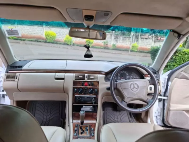 Mercedes-Benz E 240   - 1998