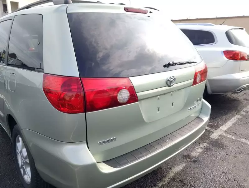 Toyota Sienna   - 2006