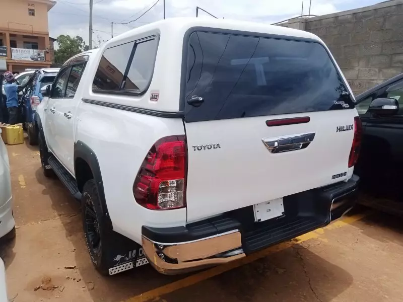 Toyota Hilux   - 2018