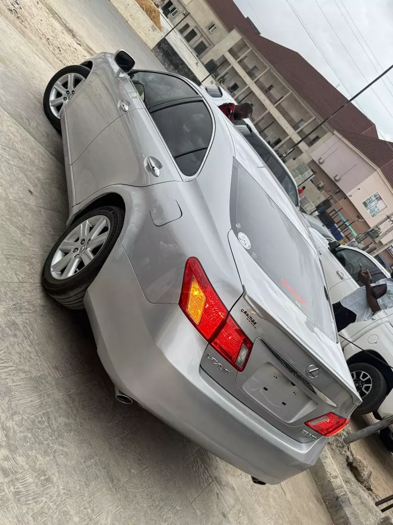 Lexus ES   - 2009