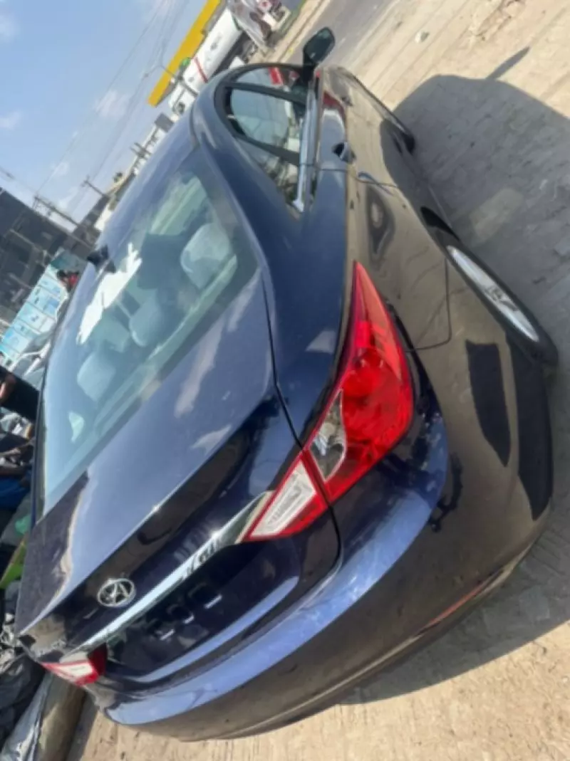 Hyundai Sonata   - 2013