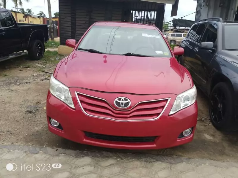 Toyota Camry   - 2010