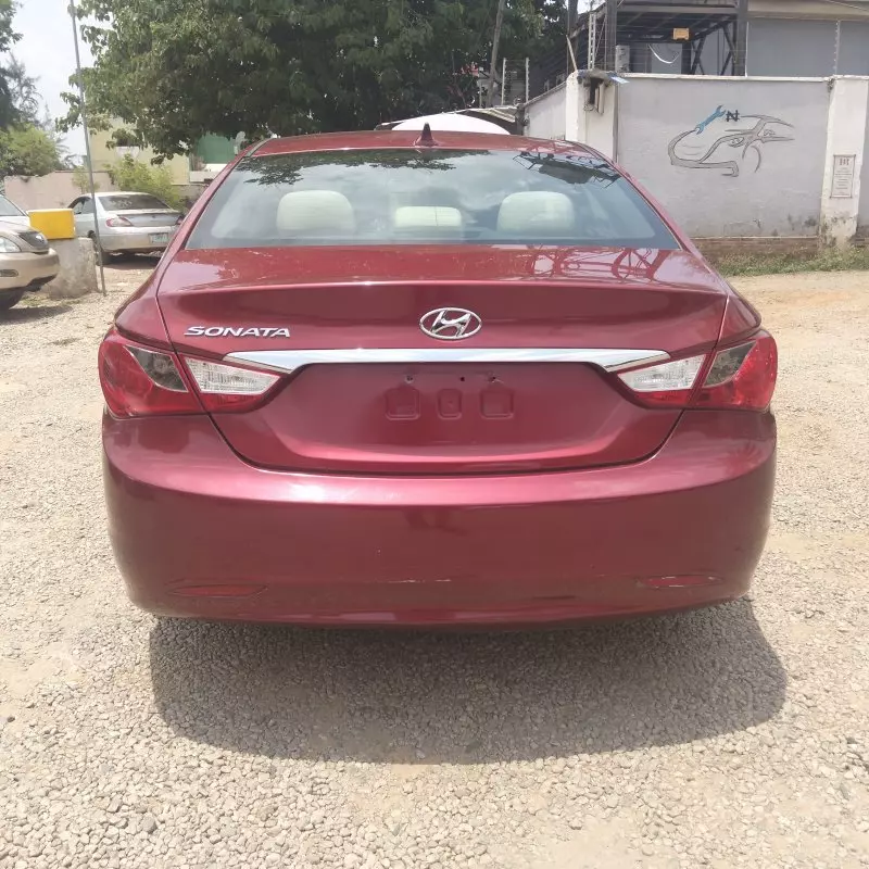 Hyundai Sonata   - 2012