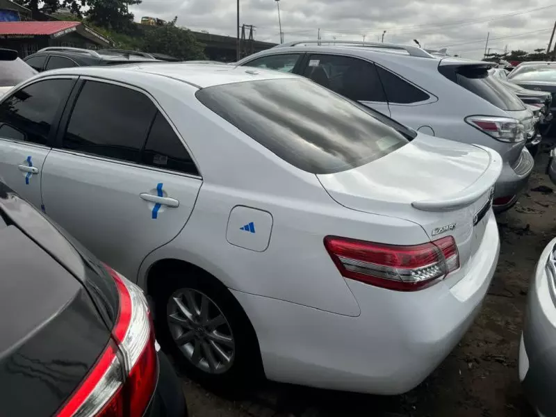 Toyota Camry   - 2011