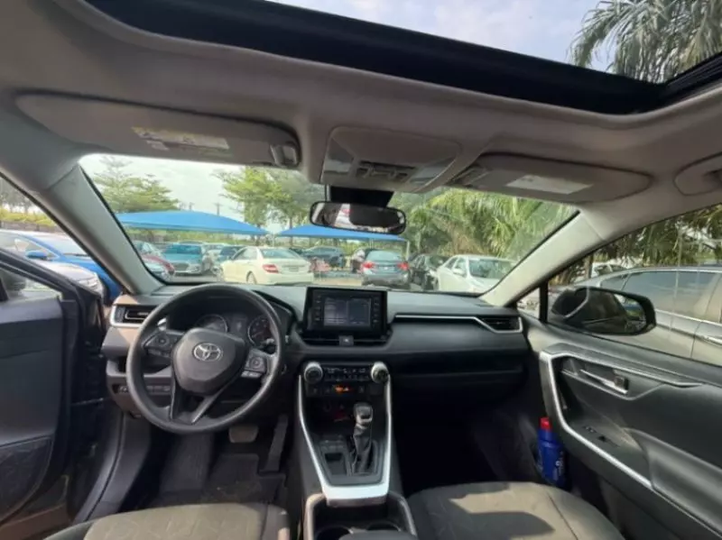 Toyota RAV 4   - 2019