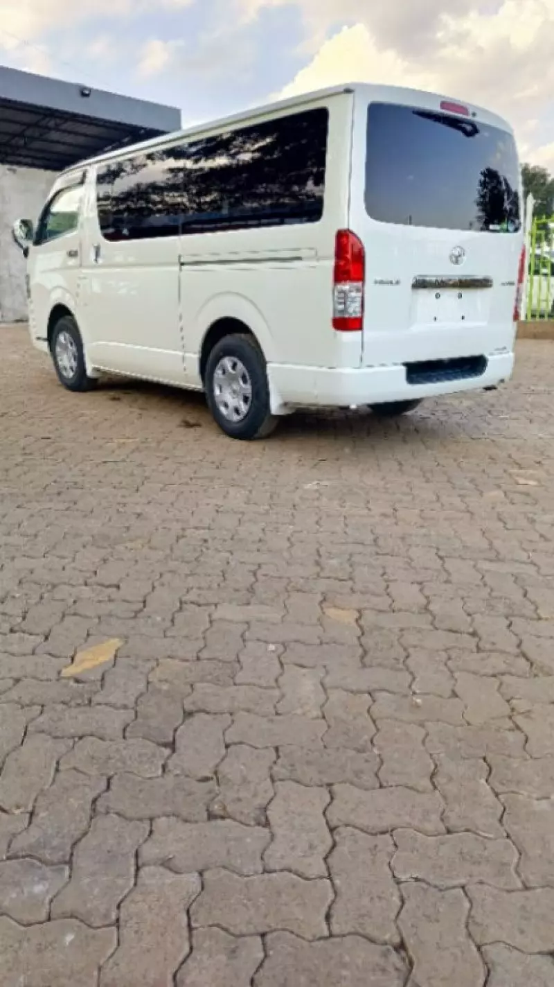 Toyota Hiace   - 2018