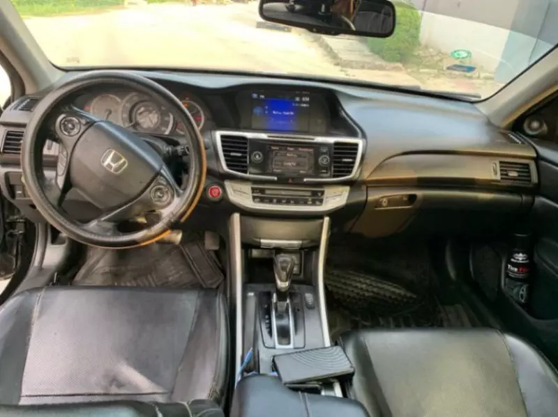 Hyundai Elantra   - 2013