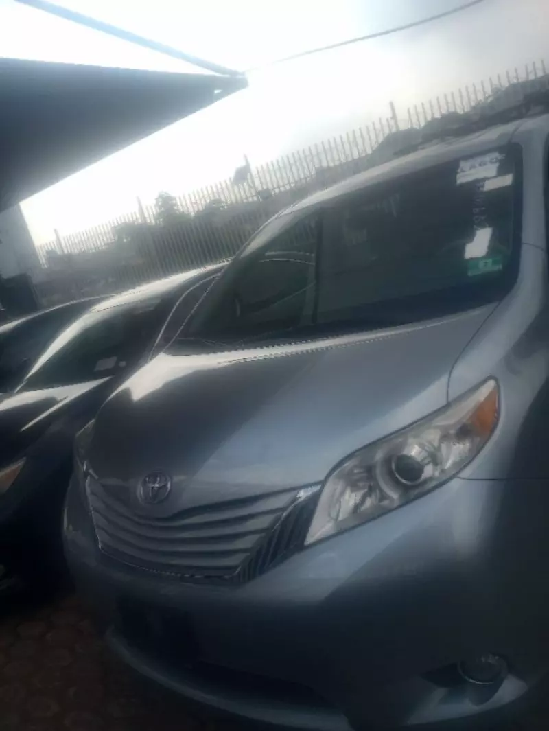 Toyota Sienna - 2014