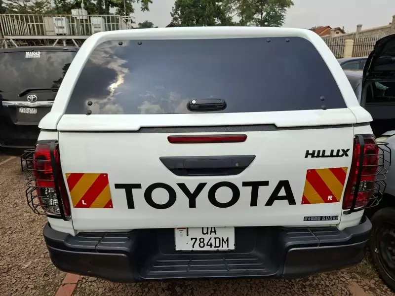 Toyota Hilux   - 2019
