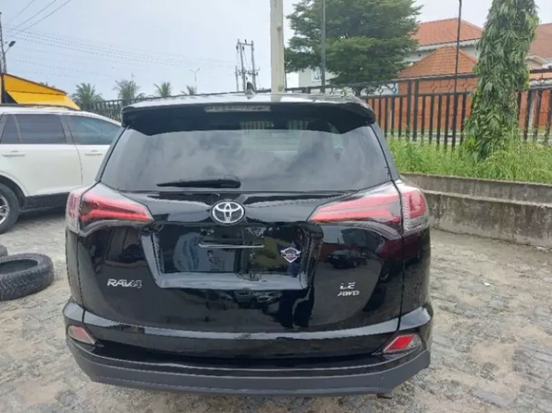 Toyota RAV4   - 2018
