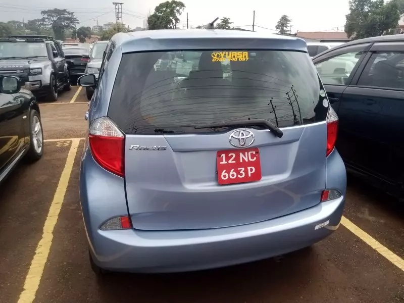 Toyota Ractis   - 2012