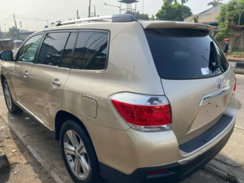 Toyota Highlander   - 2013
