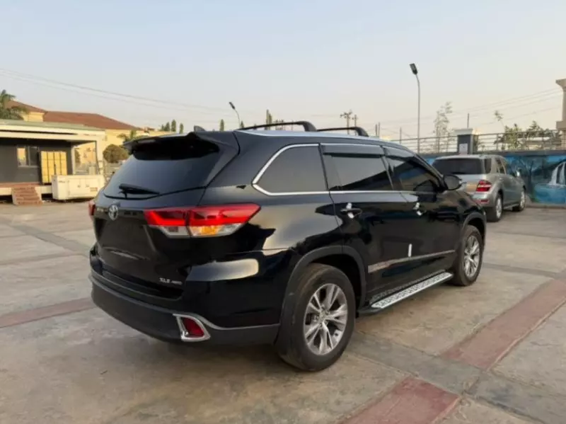 Toyota Highlander   - 2015