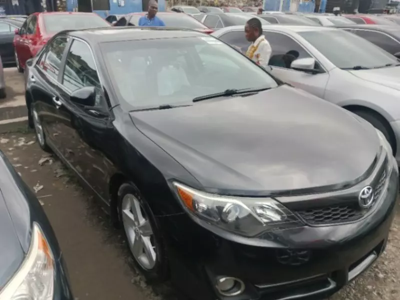 Toyota camry   - 2012