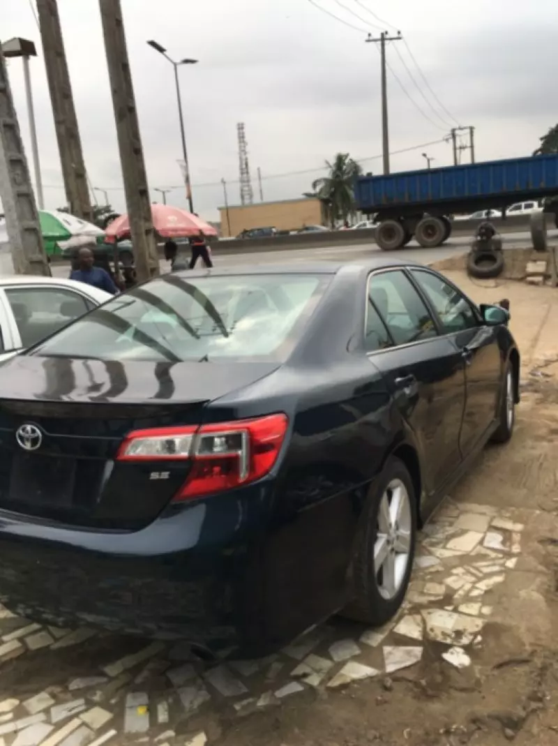 Toyota Camry   - 2014