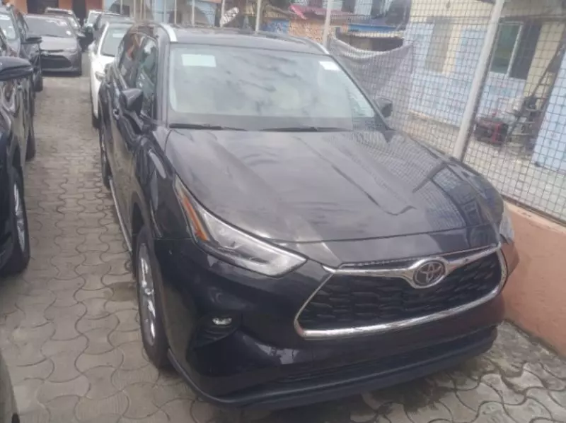 Toyota Highlander   - 2021