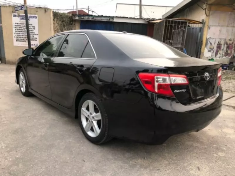 Toyota Camry   - 2014