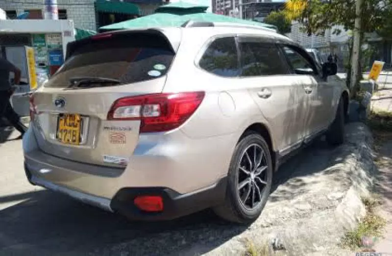 Subaru Outback   - 2015