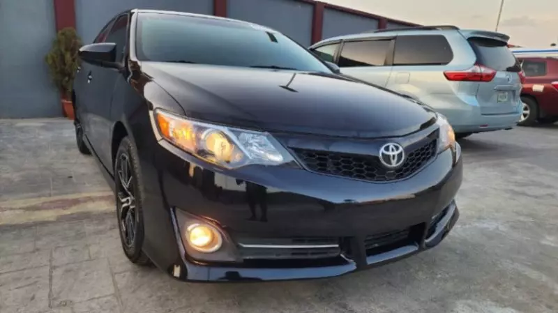 Toyota Camry   - 2014