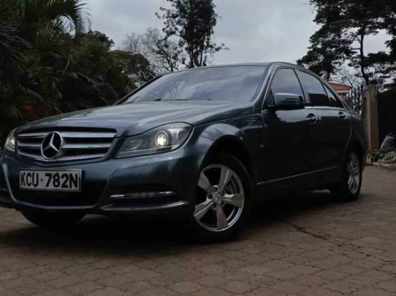 Mercedes-Benz C 200 - 2011