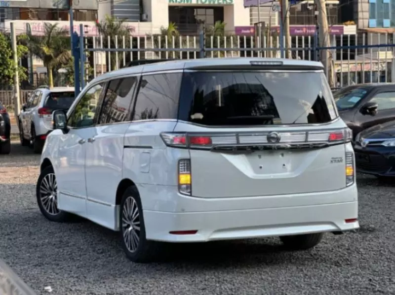 Nissan Elgrand   - 2018