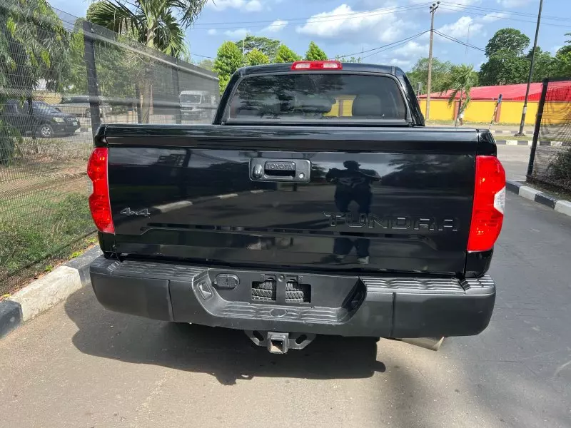 Toyota Tundra   - 2015