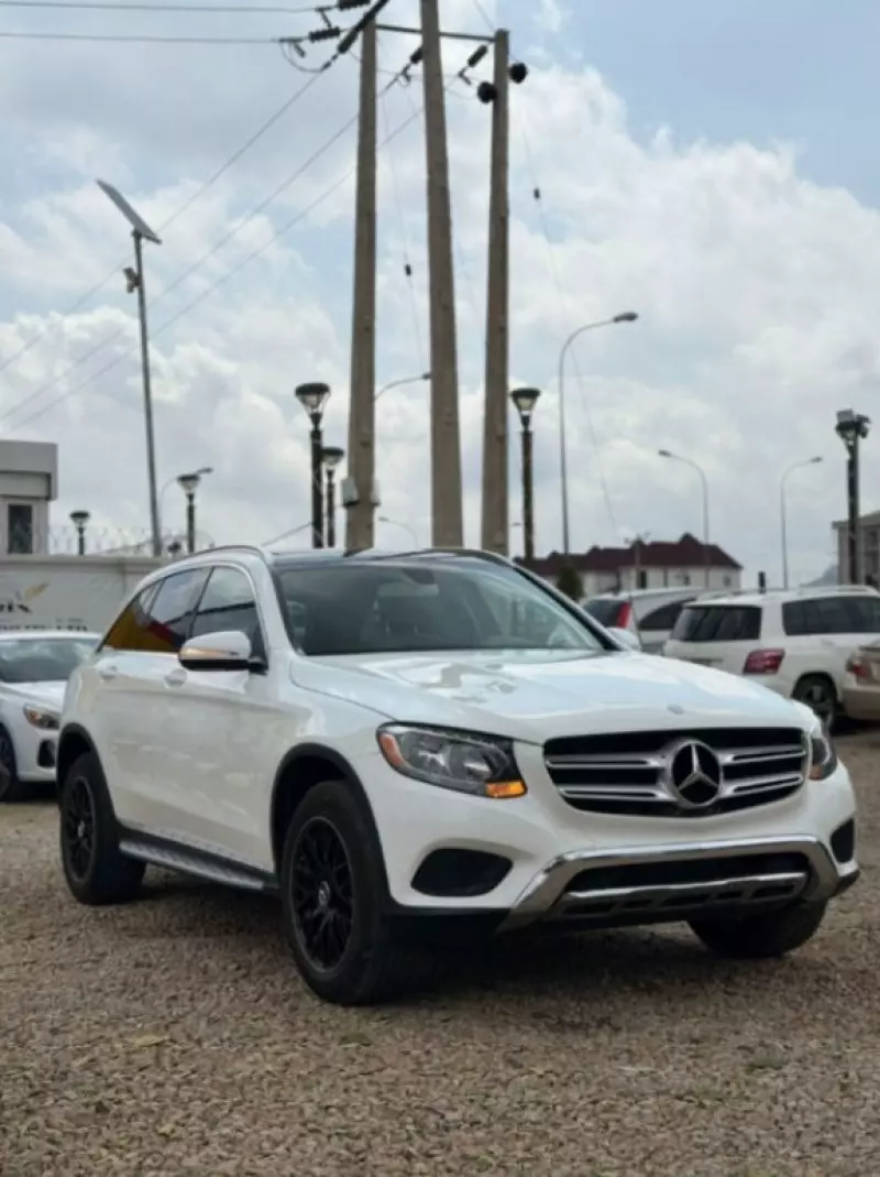 Mercedes-Benz GLC 300   - 2017