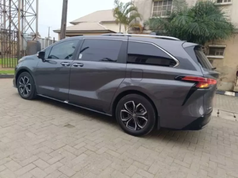 Toyota Sienna   - 2025