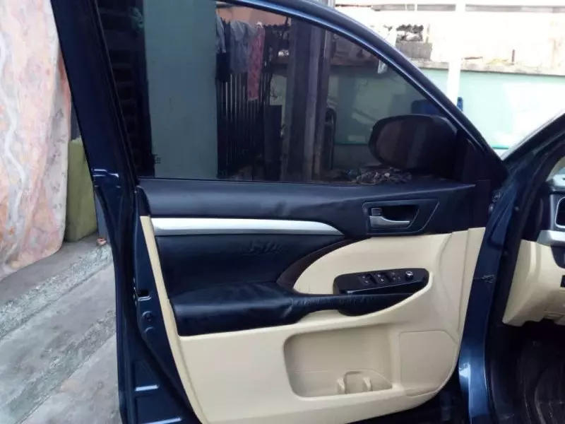 Toyota Highlander   - 2016