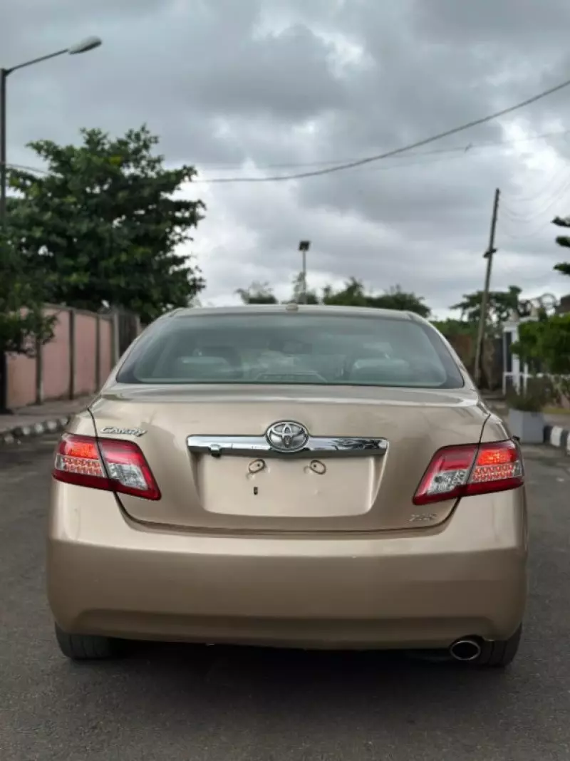 Toyota Camry - 2011