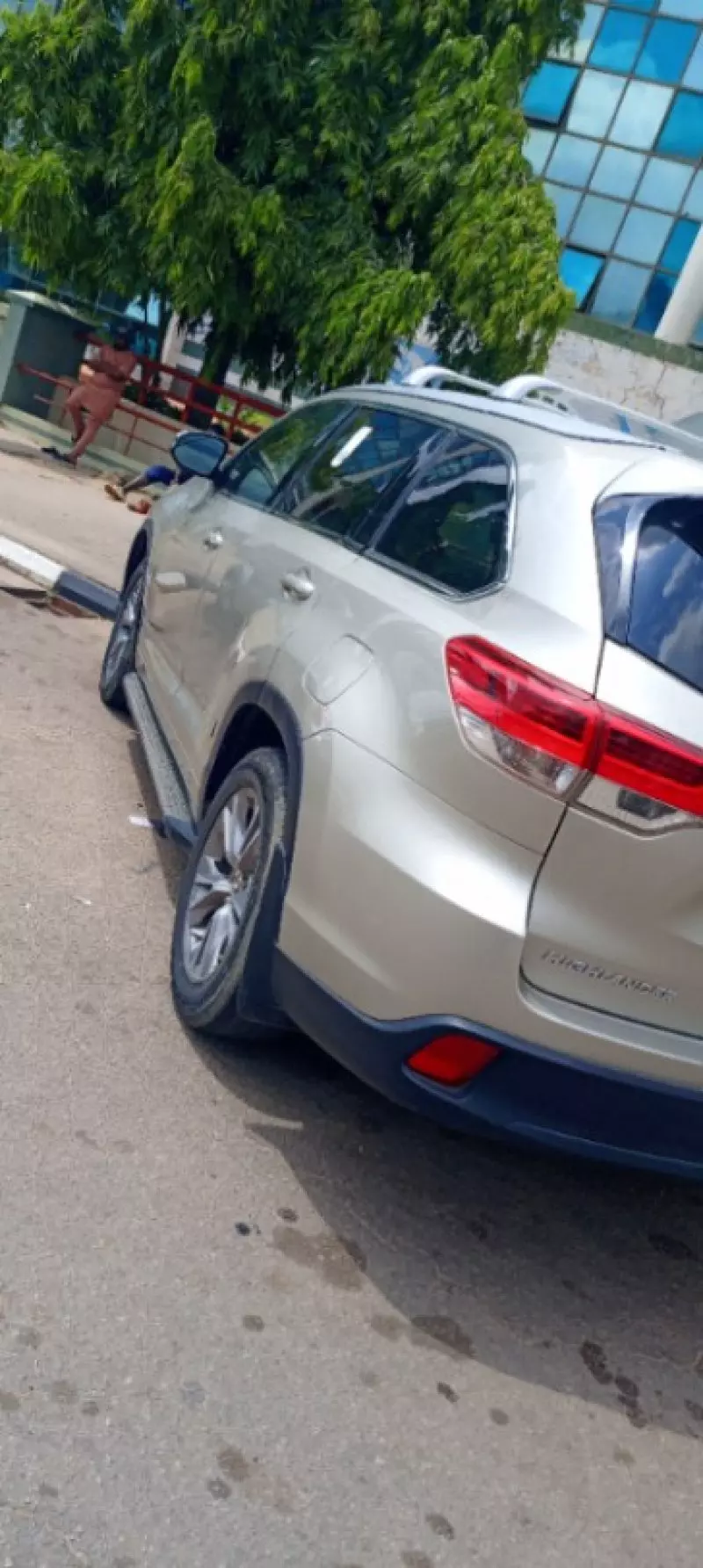 Toyota Highlander   - 2017