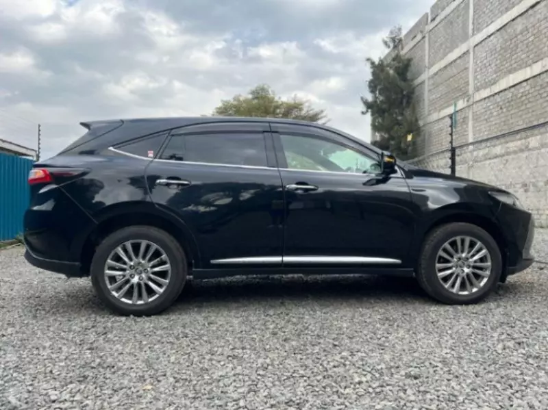Toyota Harrier   - 2018