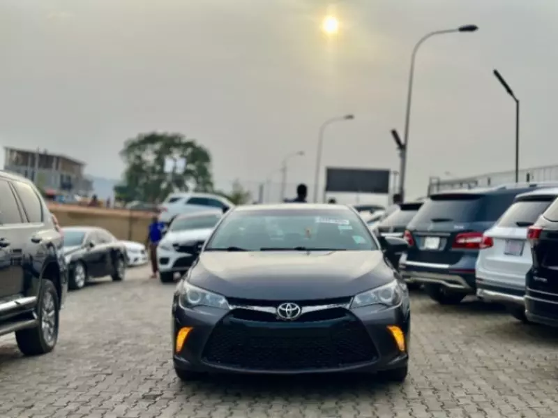 Toyota camry   - 2016