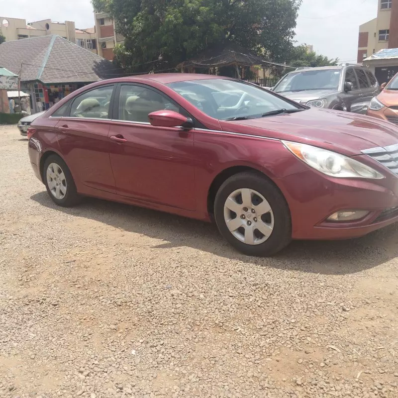Hyundai Sonata   - 2012