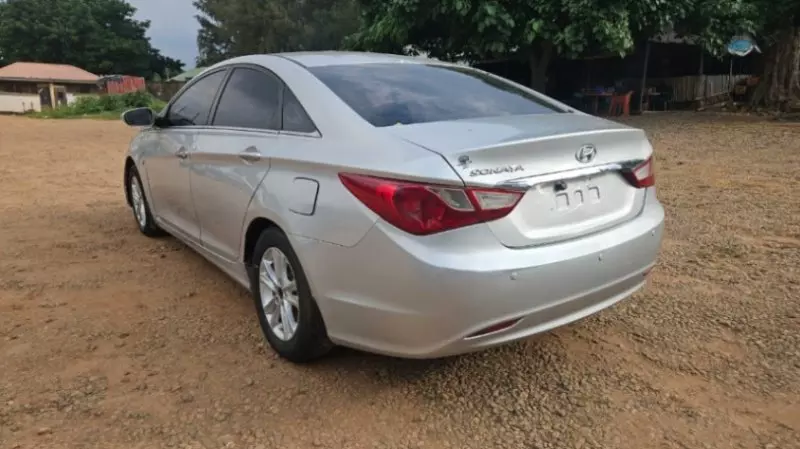 Hyundai Sonata - 2010