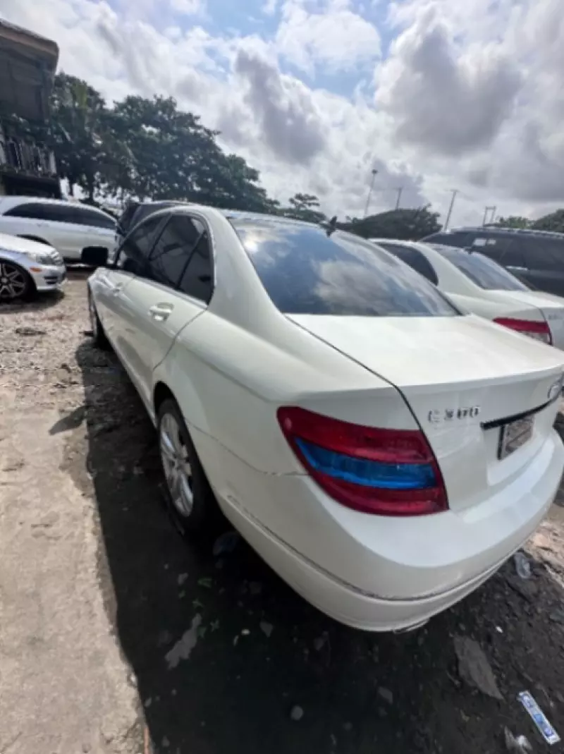 Mercedes-Benz C 300   - 2010