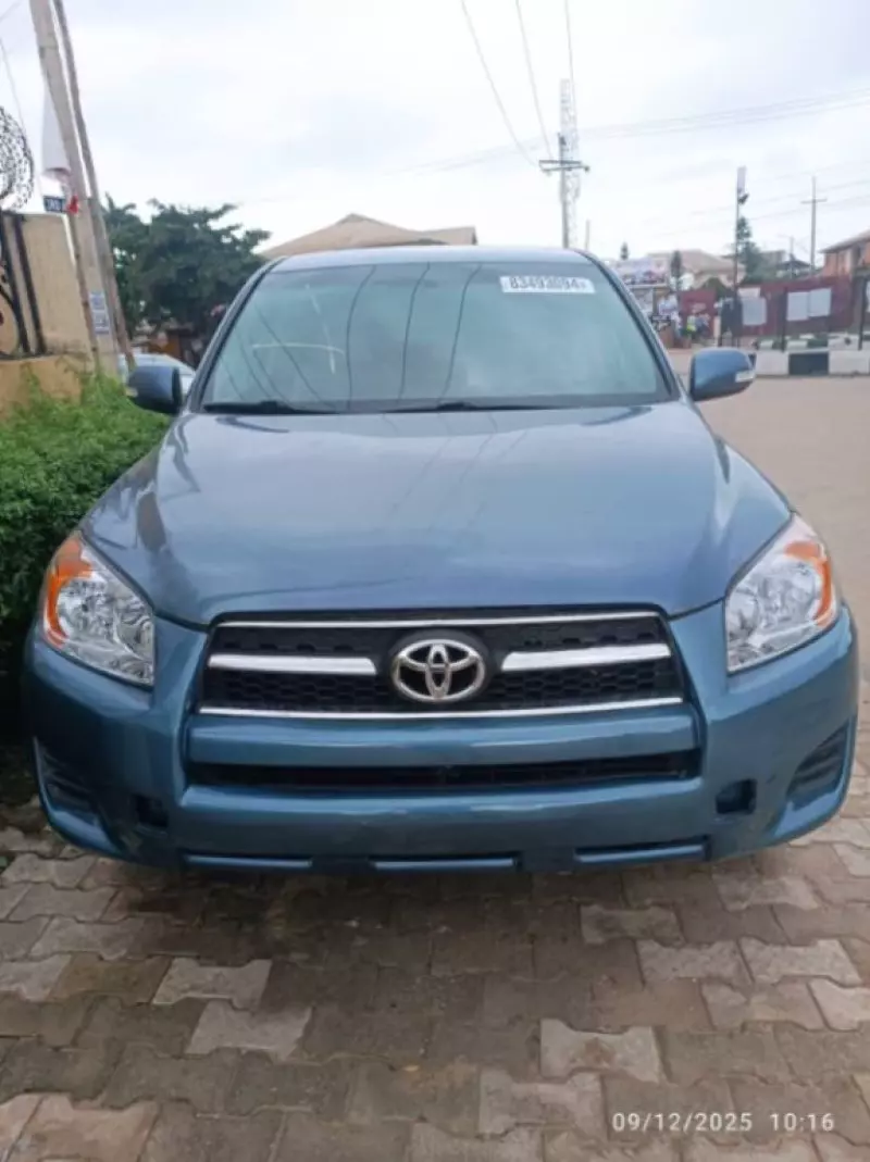 Toyota RAV 4   - 2010