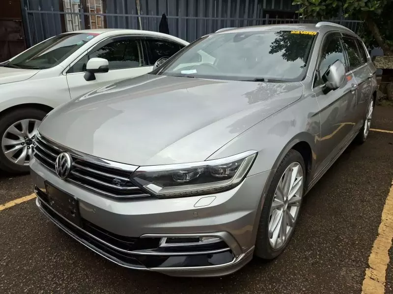 Volkswagen Passat   - 2016