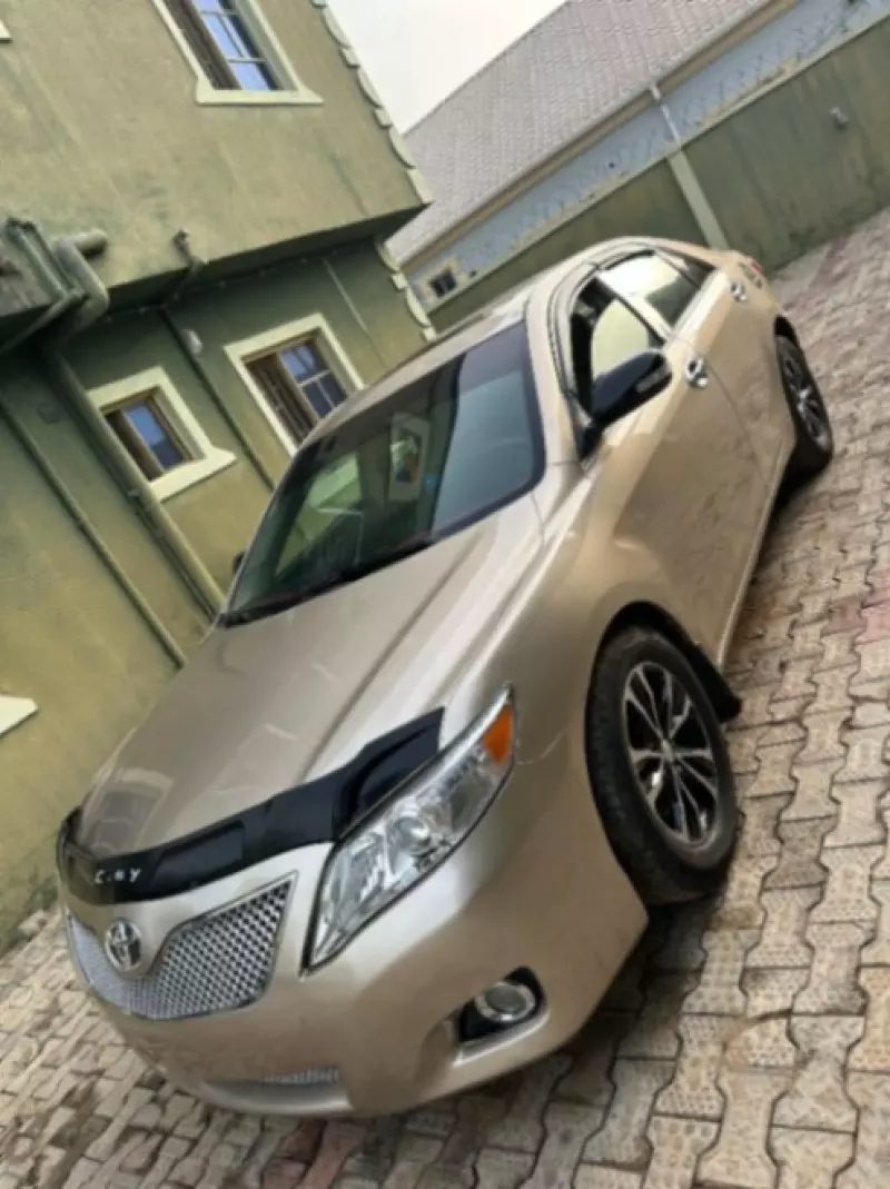 Toyota Camry   - 2009
