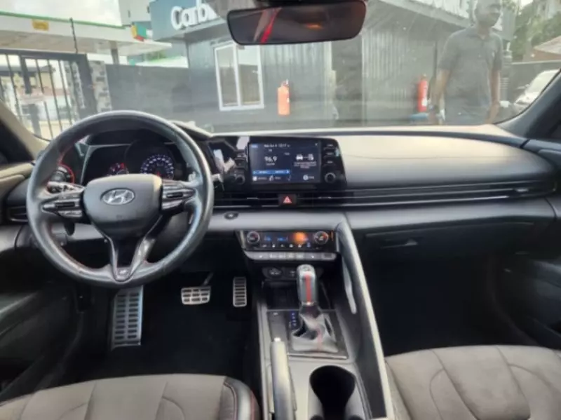 Hyundai Elantra   - 2021