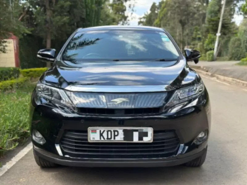 Toyota Harrier   - 2017