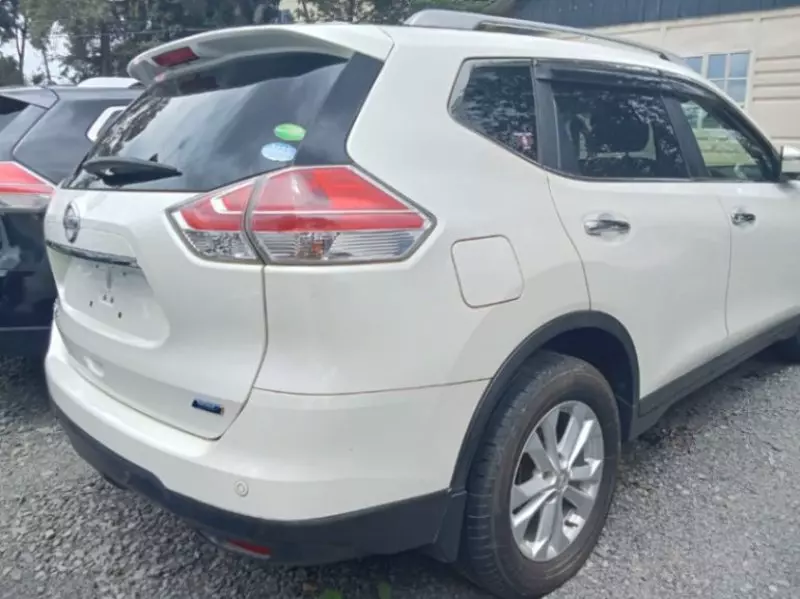 Nissan X- trail   - 2016