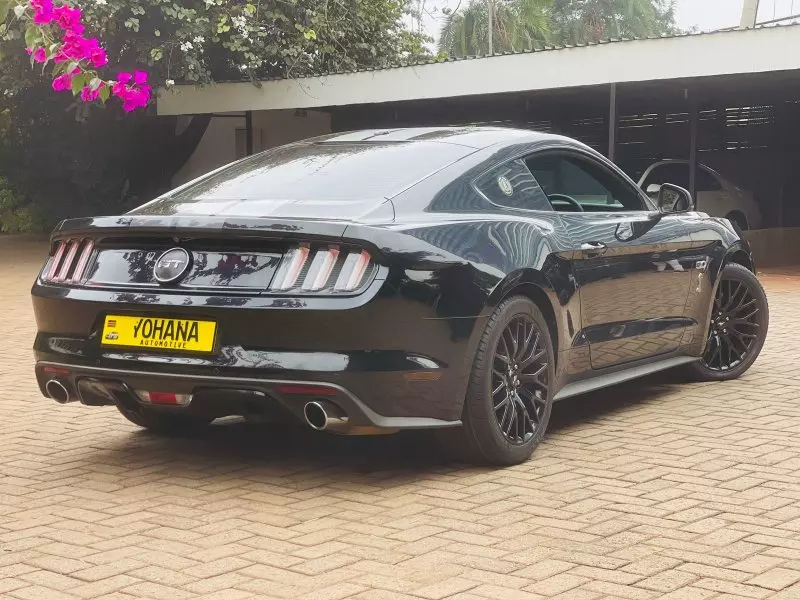 Ford Mustang   - 2017