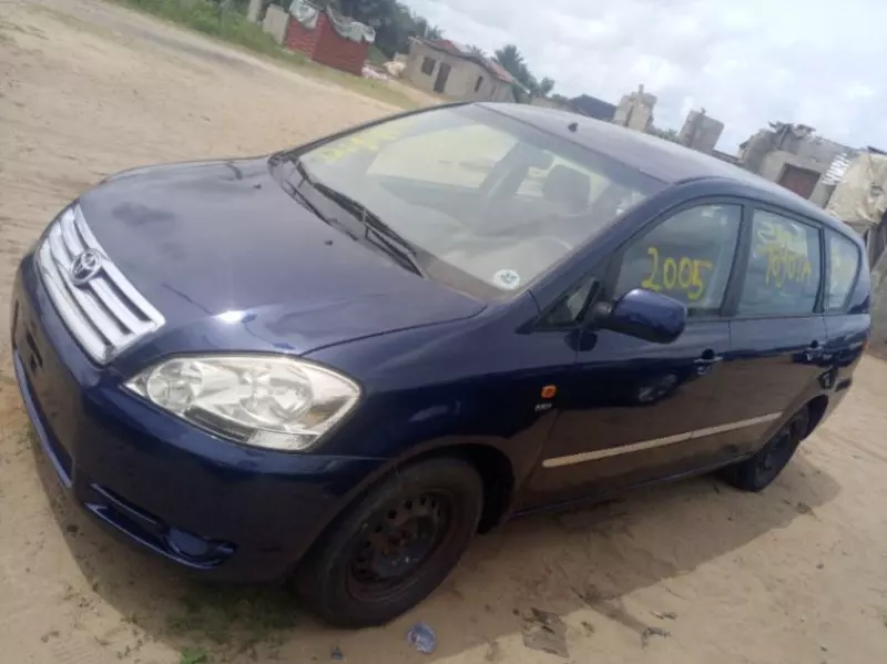 Toyota Avensis Verso   - 2005